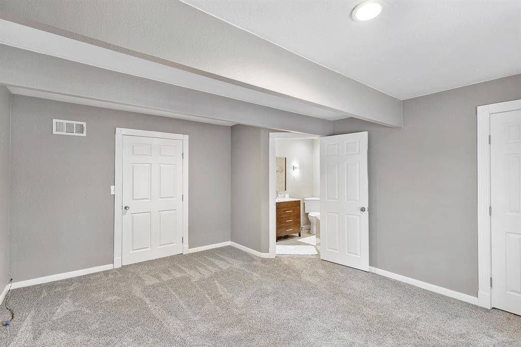 (There's a TON of storage room behind that closed door!)