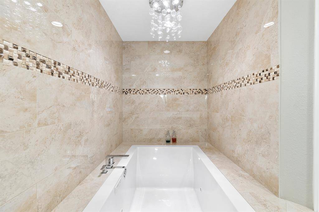 Indulge in a soaking tub so impressively large, it truly has to be seen to be believed. Whether you're looking to relax after a long day or enjoy a luxurious spa-like escape, this statement piece transforms the bath into a personal sanctuary.