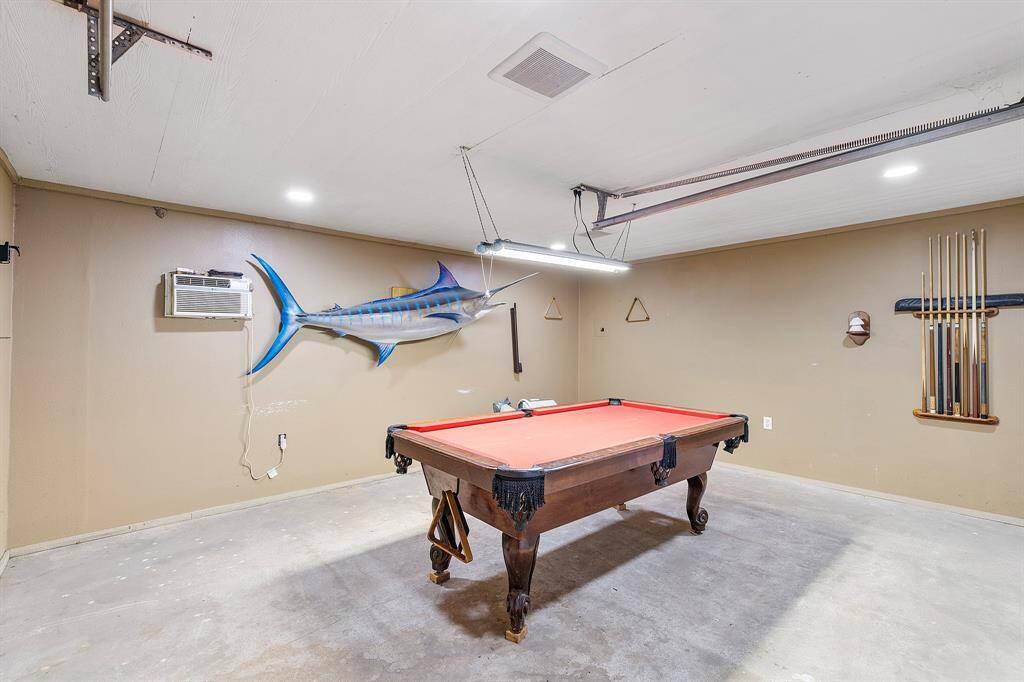 Garage with air conditioning? Yes, please! Stay cool while you shoot pool, tinker on projects, or turn it into the ultimate hangout space.