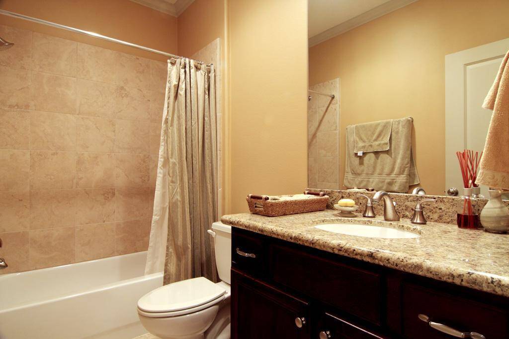 Full Bath with a shower/tub combo