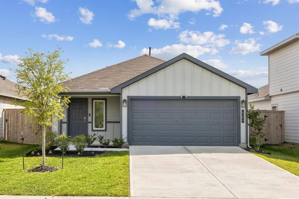 Welcome home! This home faces a retention pond, so you have no front neighbors for extra privacy.