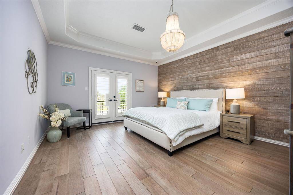 Spacious secondary bedroom with its own private juliet balcony for guests. Ensuite bathroom with extra large walk-in closet