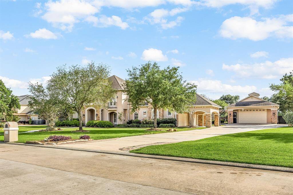 Plenty of space to park in driveway