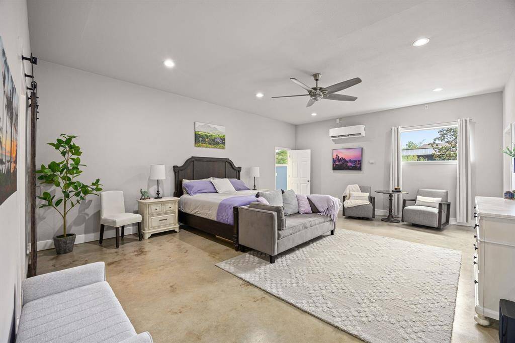 Guest suite equipped with A/C in converted garage