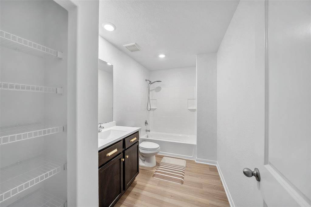 2nd full bath upstairs