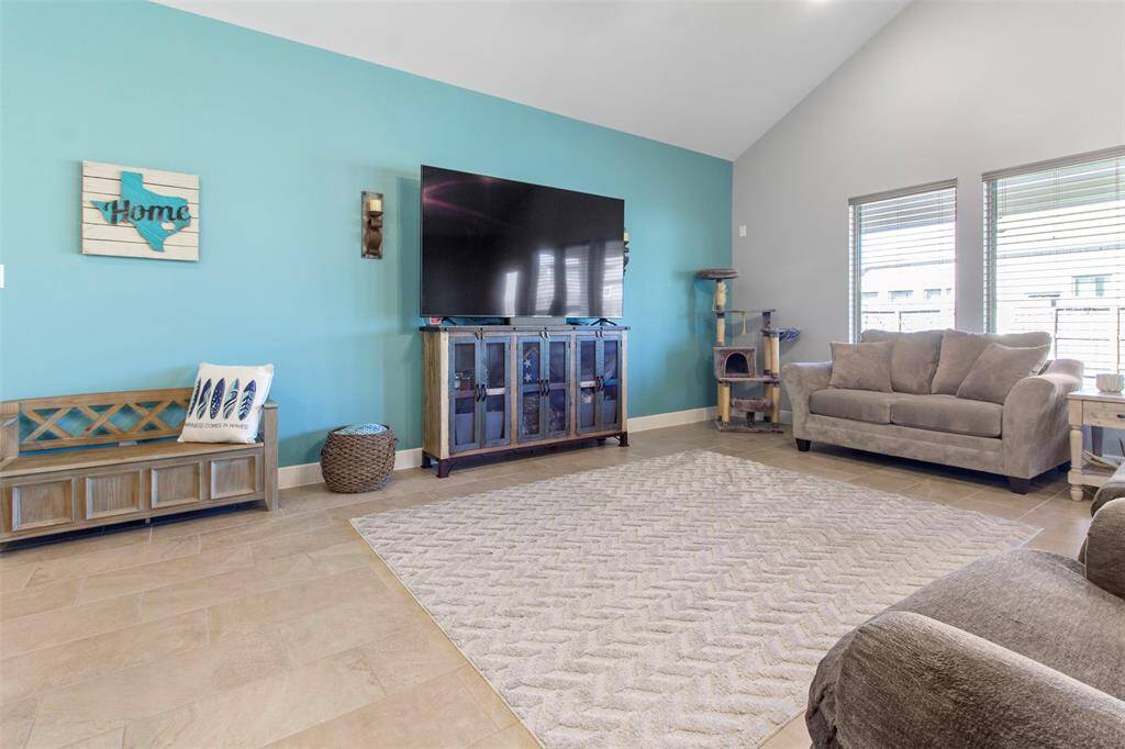 Abundant natural light poursthrough windows, creating a brightand inviting atmosphere.
