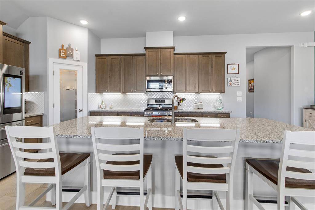 The kitchen, an integral part of thishome's open-concept design,seamlessly flows off the living room,creating a harmonious andconnected living space.