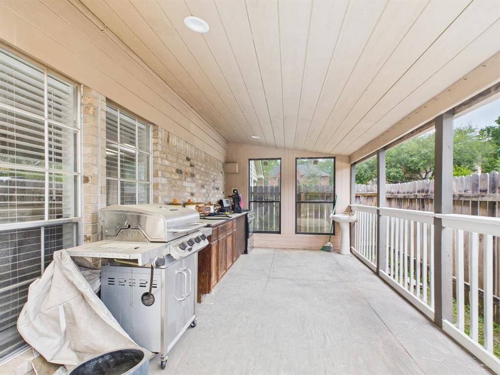 Outdoor Kitchen