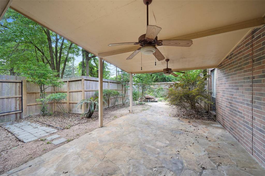 Spacious covered patio