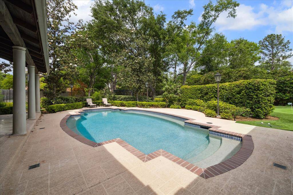 Surrounded by mature hedges and lush landscaping, the pool and spa offer privacy and serenity with a timeless design.