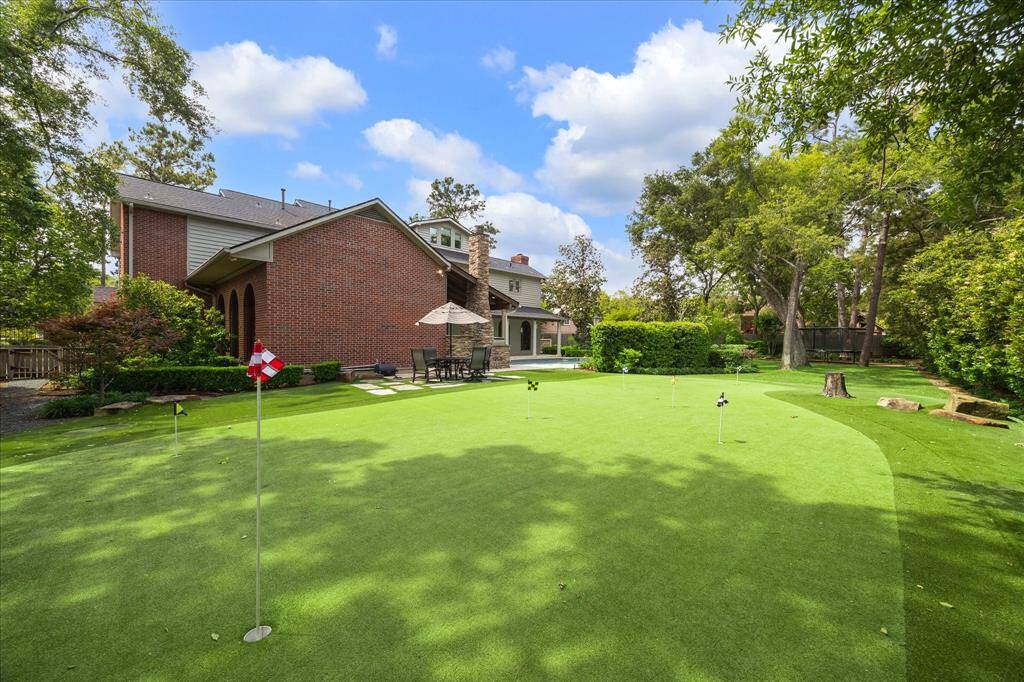 True to actual golf course standard green specs this it the perfect play for anyone