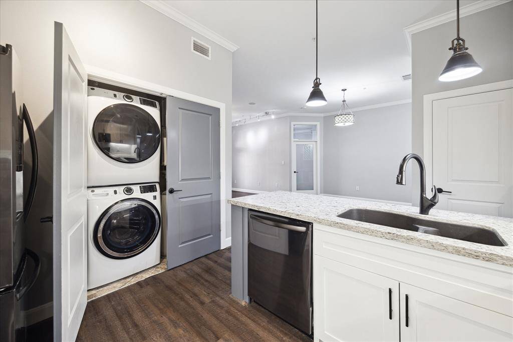 Refrigerator, washer & dryer are included