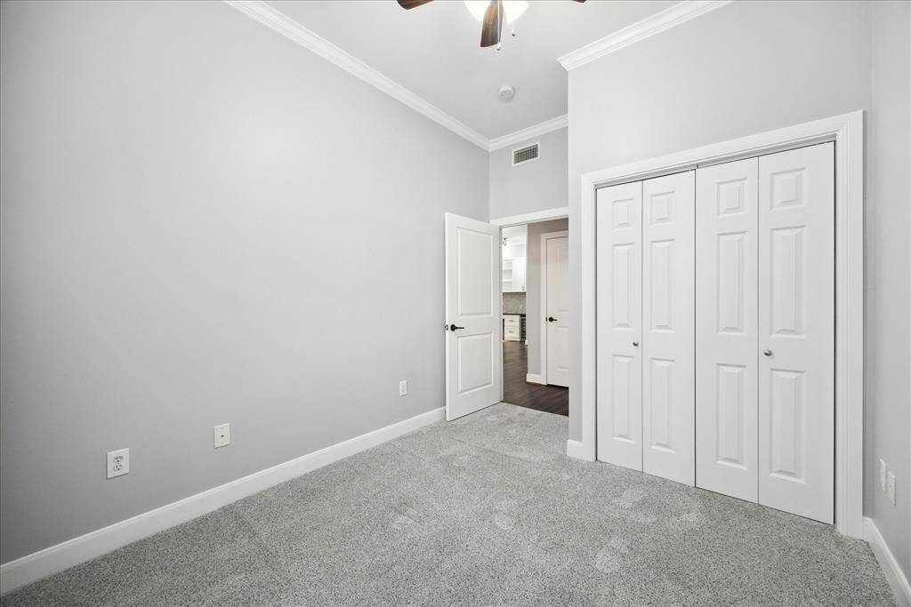 Secondary bedroom.