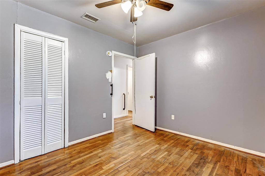 Very Spacious Secondary bedroom with closet