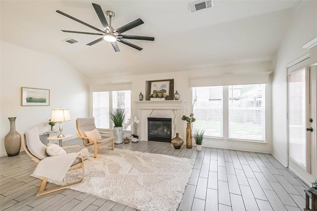 Great space to entertain and keep connected to everyone!