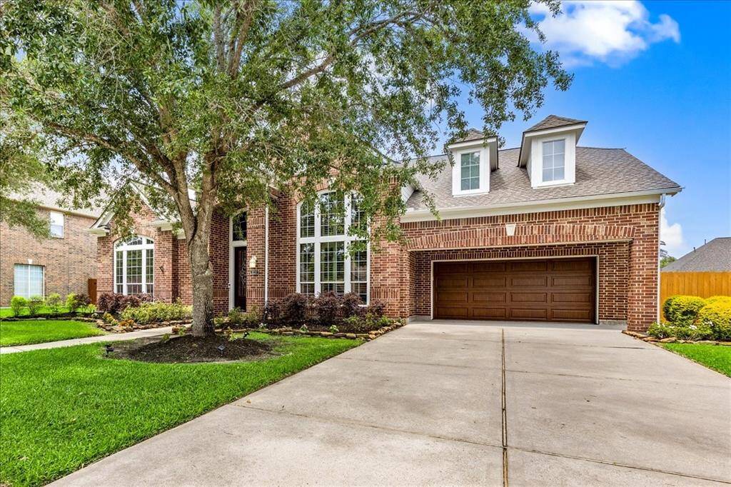 Look at the gorgeous brand new garage door! The door is insulated to keep the heat out, and has additional support to survive the strong winds and hurricanes.