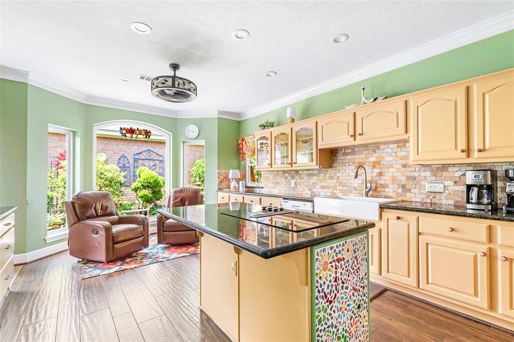 The kitchen and breakfast room