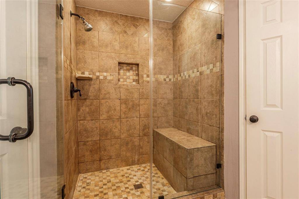 Walk in shower with bench