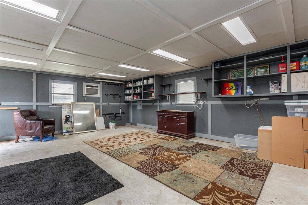 Air Conditioned garage/workshop space