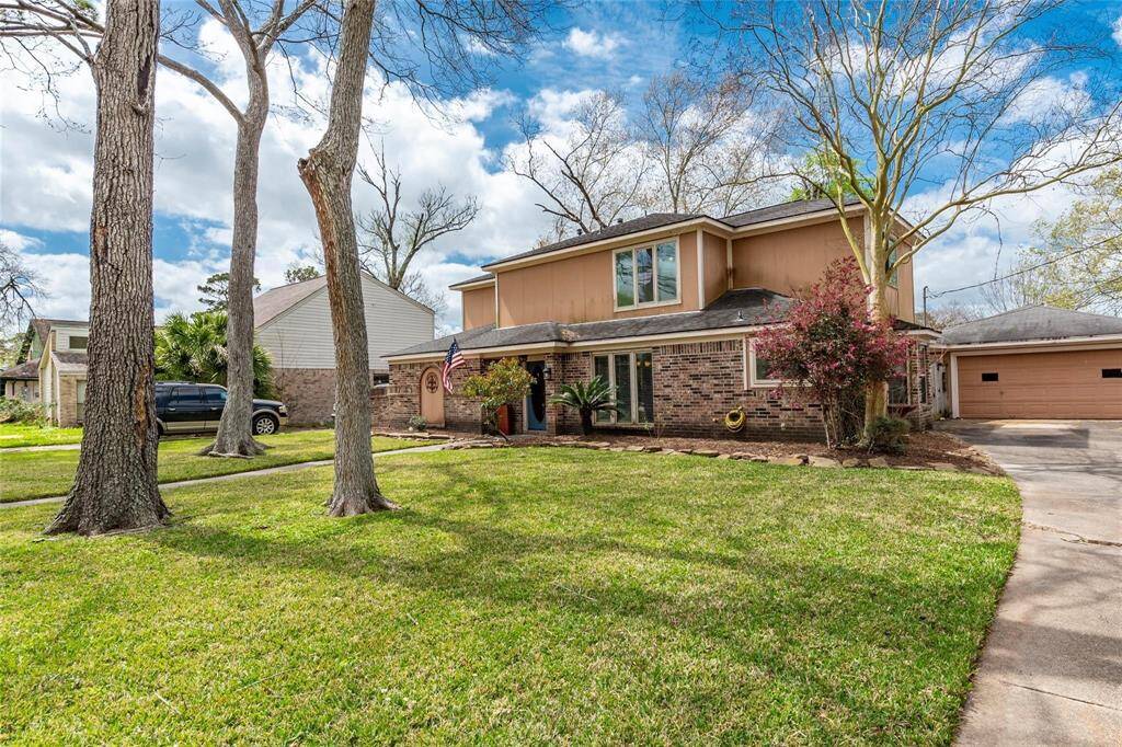 Situated on a 11,096 sq ft lot and on a dead end street
