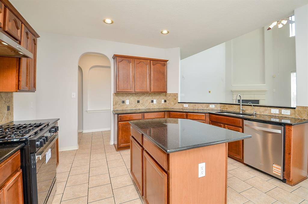 SPACIOUS GOURMET DREAM KITCHEN.