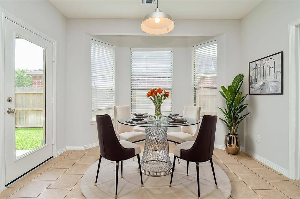 Breakfast area (Virtue Staged)