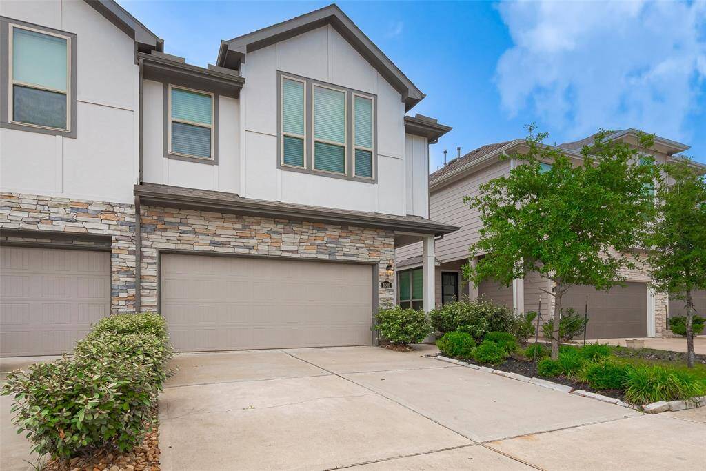 ....4046 Balboa Dr