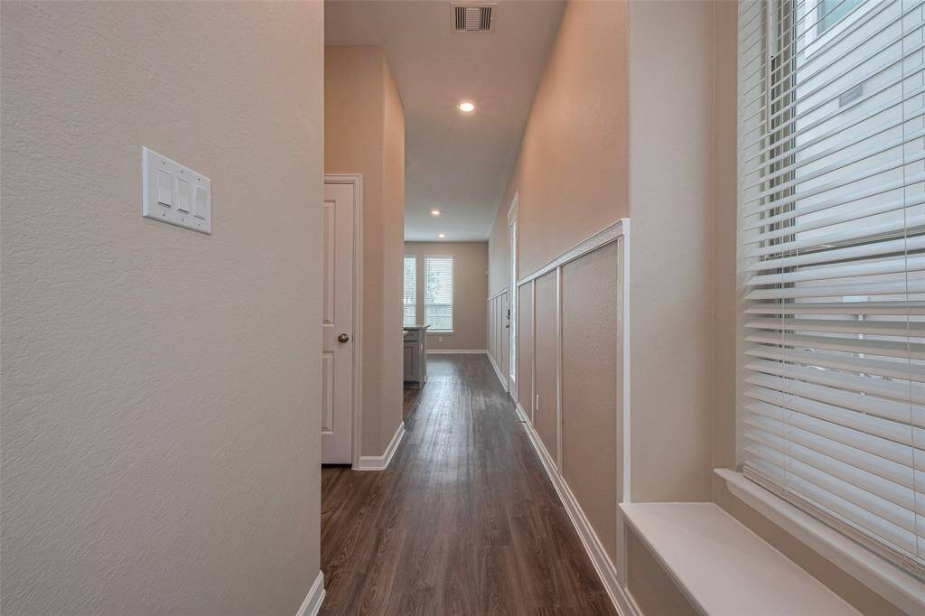 Front foyer with a window seating