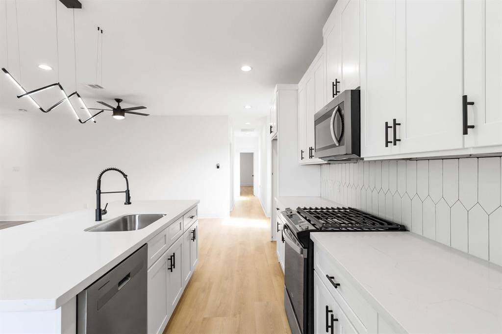 Another angle of the gorgeous kitchen.