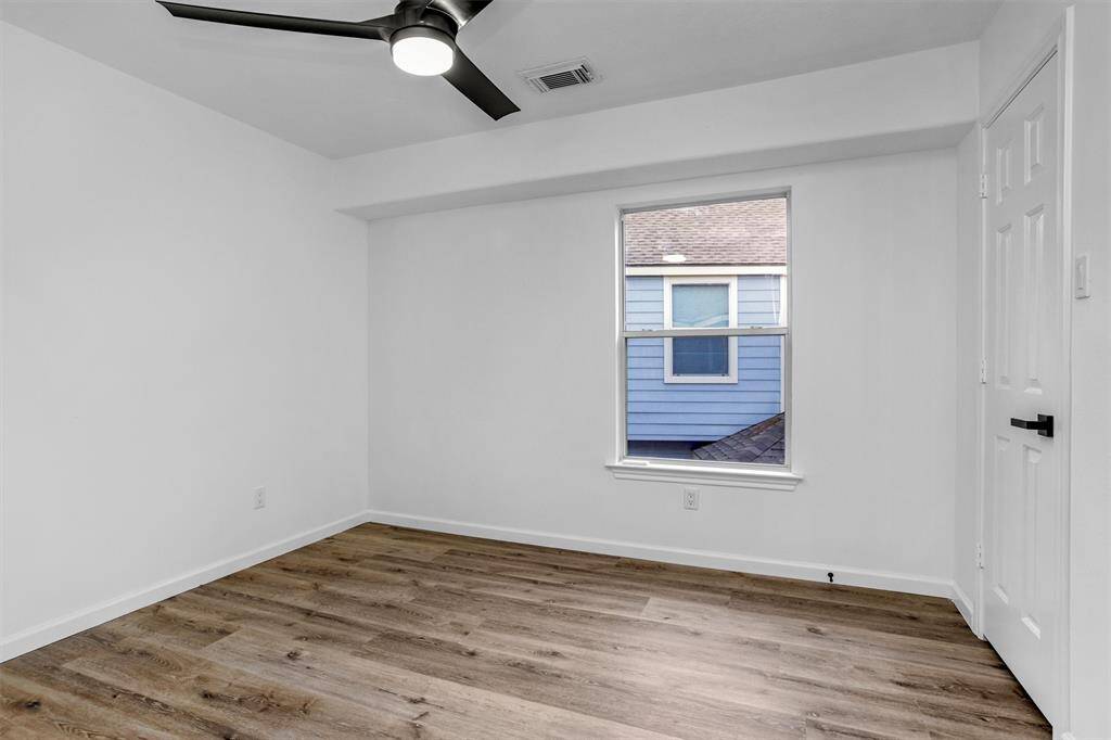Secondary bedroom