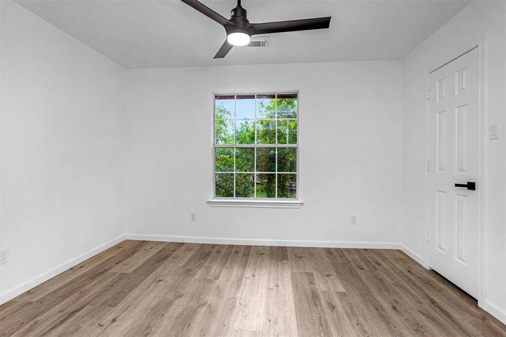 Secondary bedroom