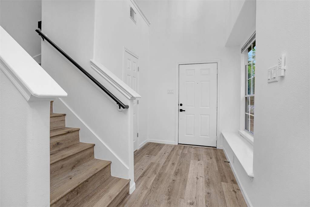 Bright and roomy entry
