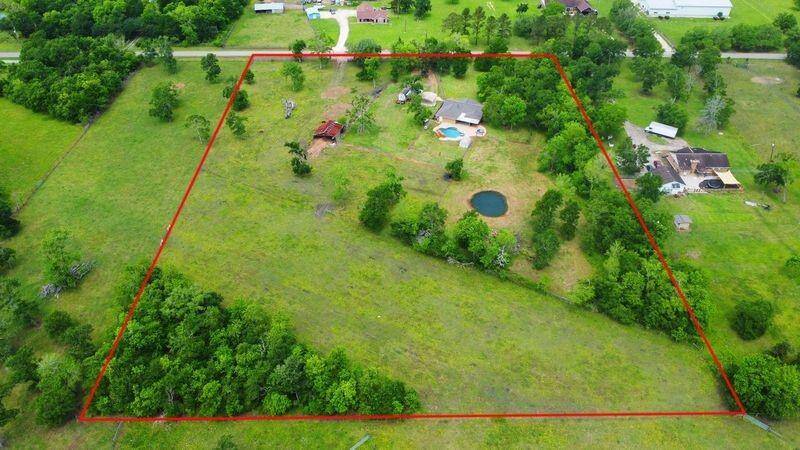Aerial Picture View Showing Boundaries From the Back of the Property