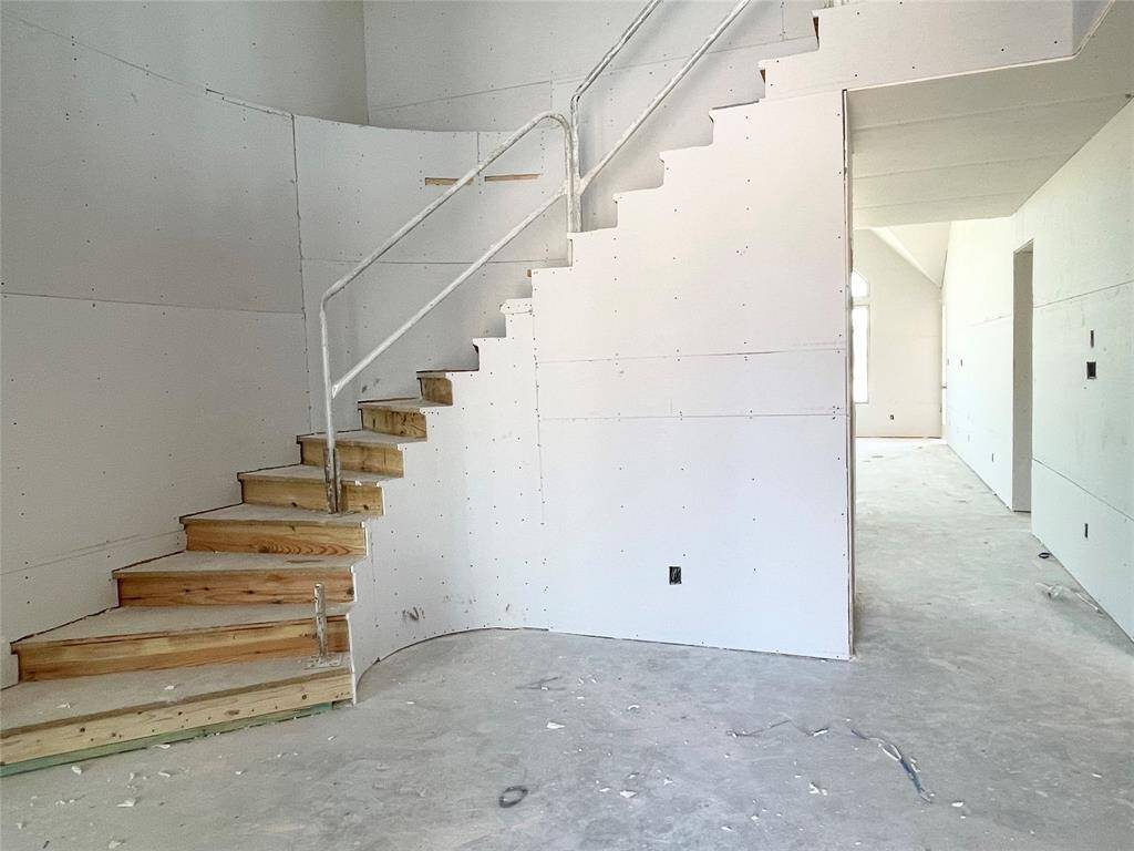 Elegant Rounded Staircase Entry