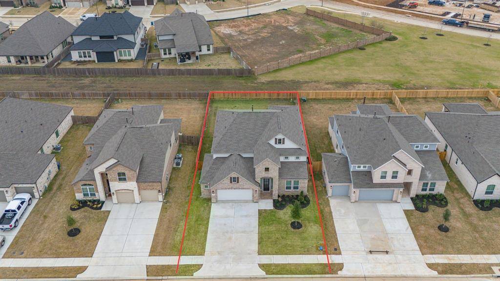 This home sits on a large lot with ample yard space in front and the back, lush landscaping and a well-maintained yard.