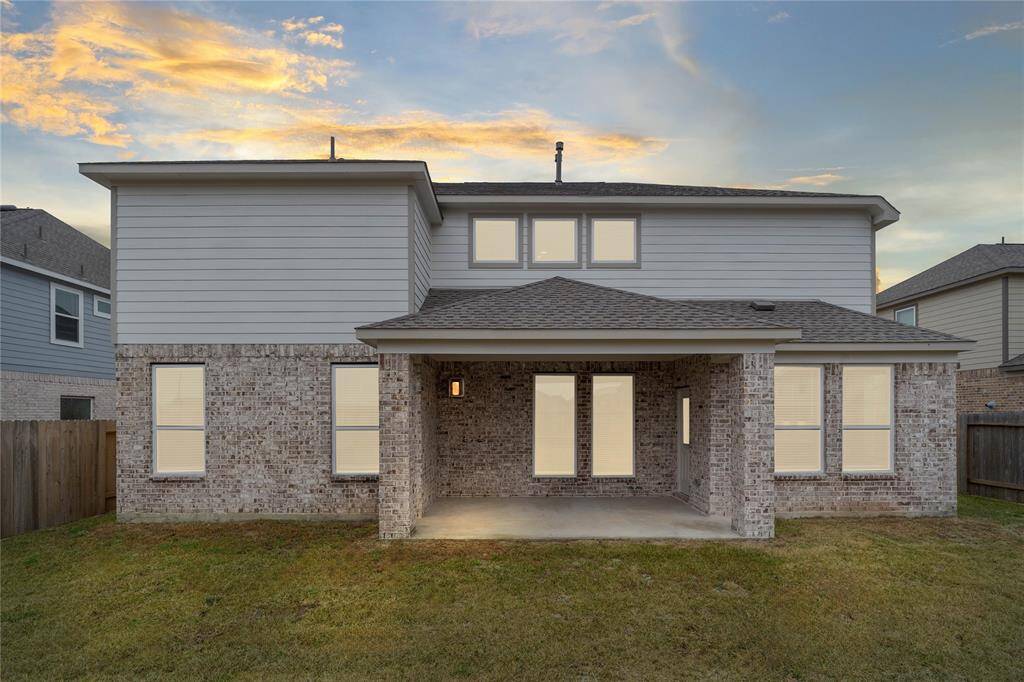 Come and see this spacious backyard with beautiful covered patio!! There is plenty of room for the kids to play and adults to relax! Perfect for your outdoor living space, patio furniture, bbq pit, and so much more! The possibilities are endless!