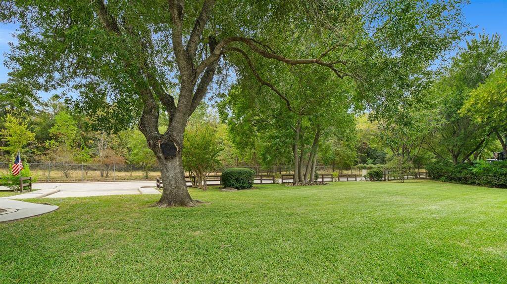 Another angle of the rare side yard making the front footage over 200'+.