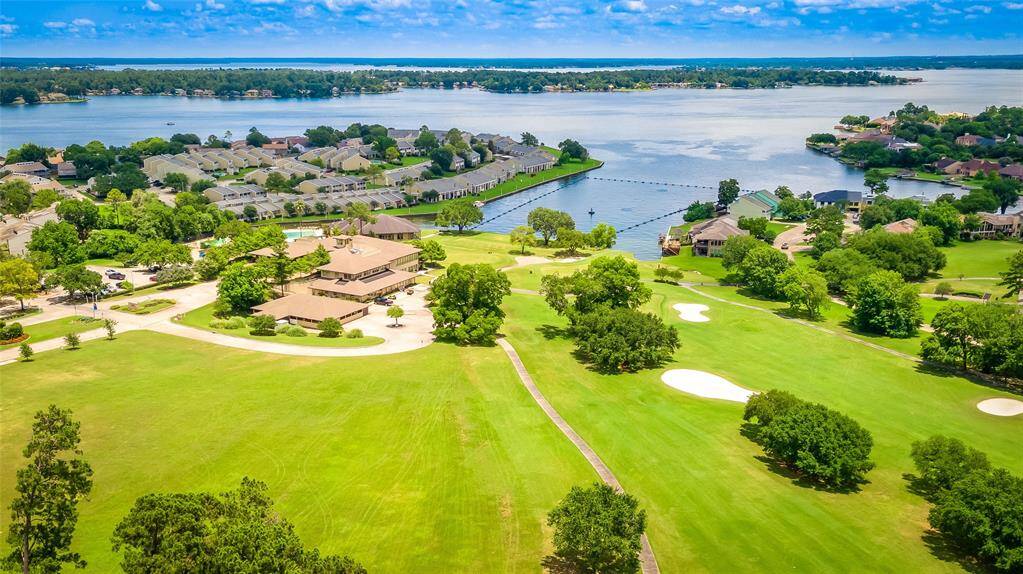 Enjoy the Country Club Lifestyle in April Sound.