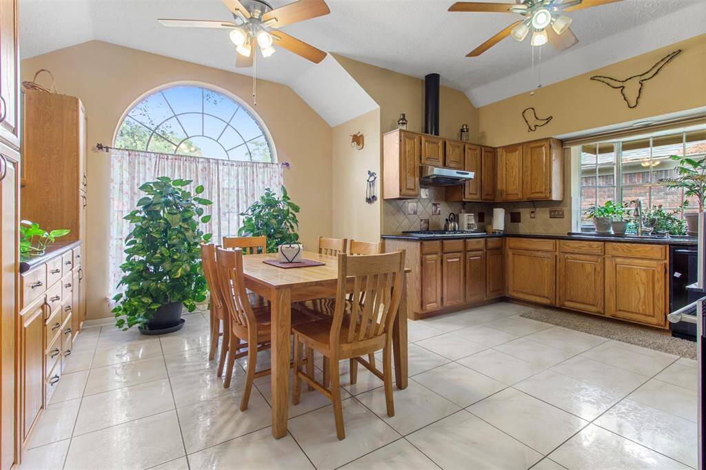 This thoughtfully designed homeseamlessly connects the kitchen witha charming breakfast area.