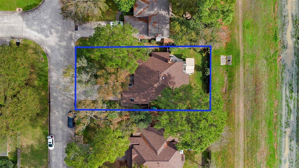 The property features a spaciousand inviting interior, complementedby a wide driveway that adds bothconvenience and curb appeal.