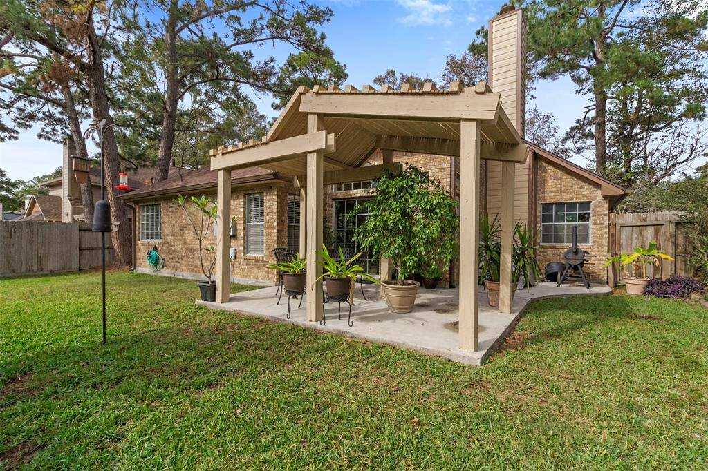 Step into the backyard oasis, with alarge covered patio, creating aninviting outdoor retreat.