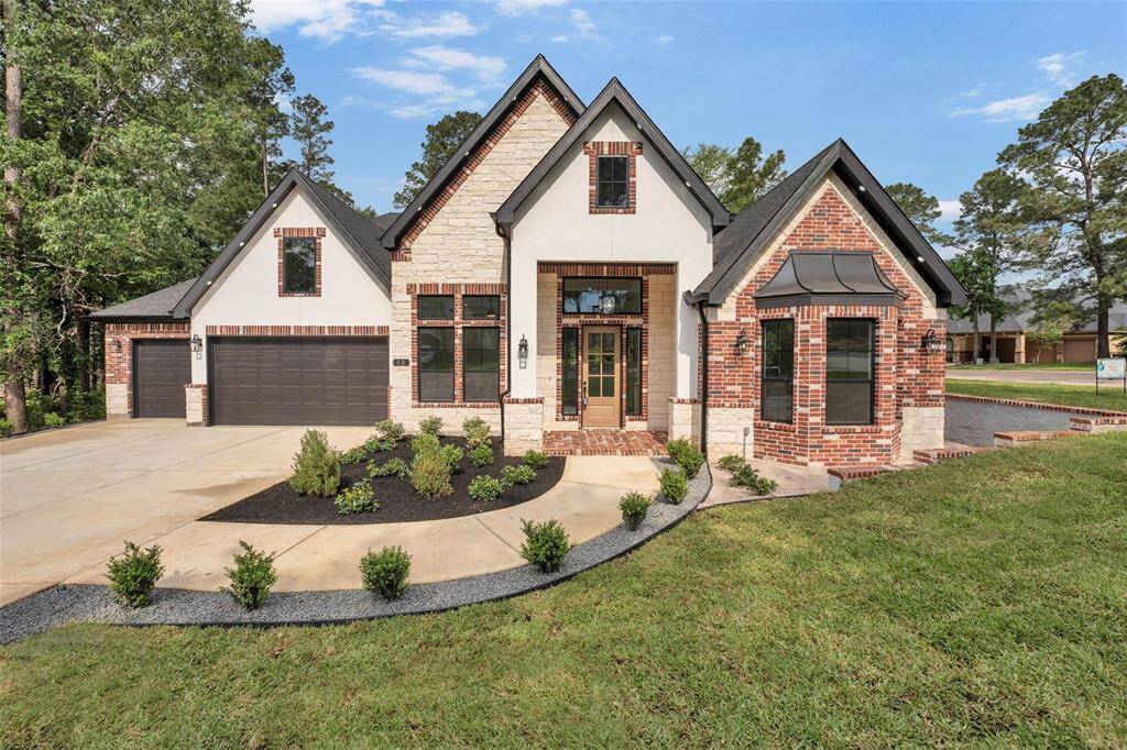 This home is truly a masterpiece, seamlessly blending style, functionality, and comfort in every detail. Do not miss the opportunity to make it yours