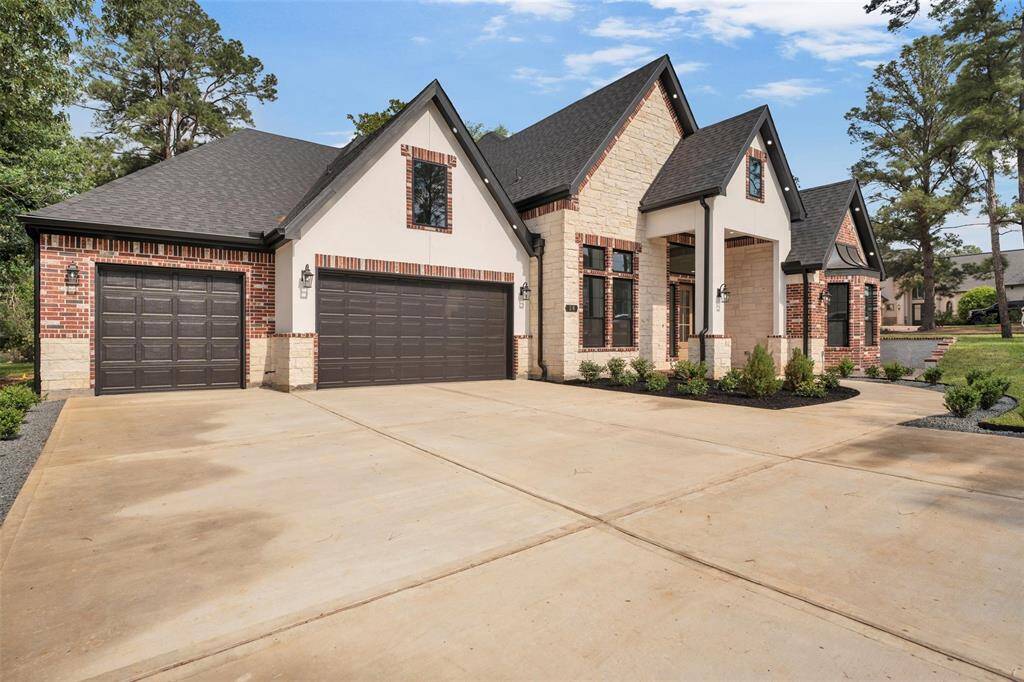 Step inside to discover an expansive, open living concept that creates a seamless flow between the living areas