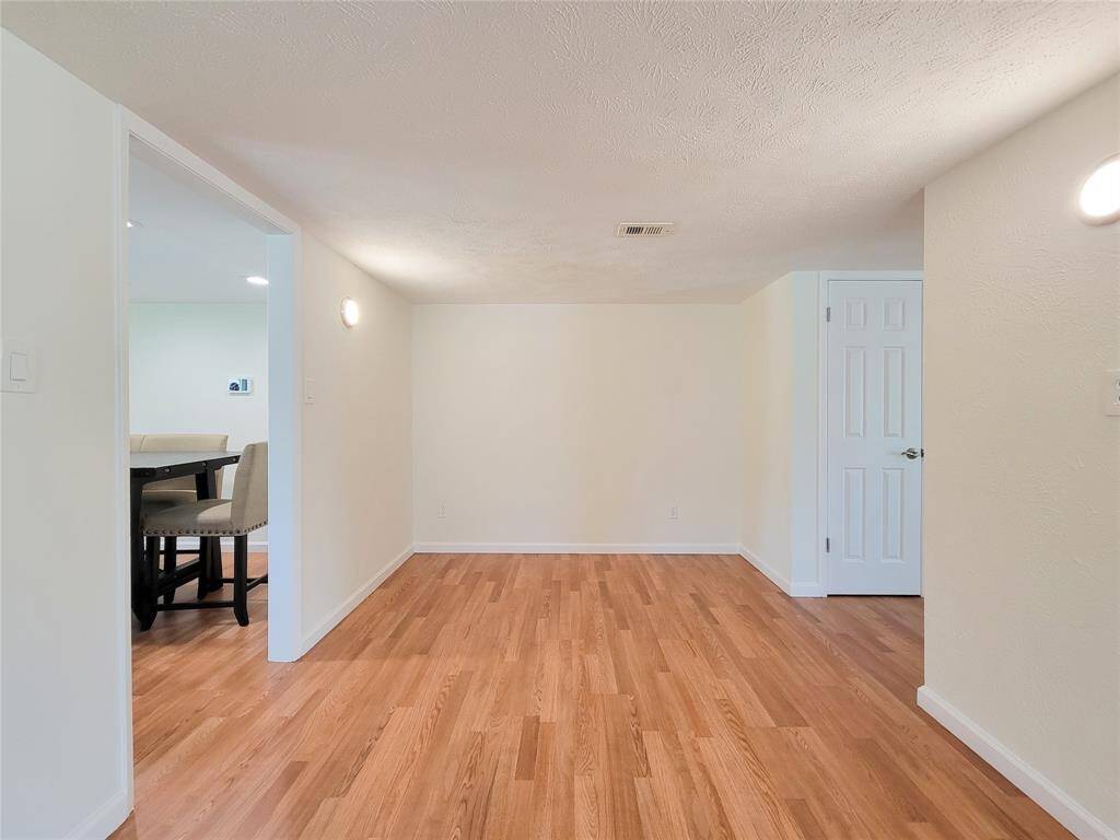 Transitional space into kitchen