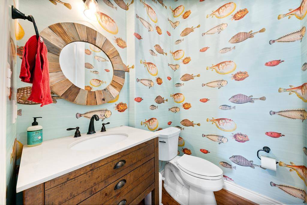 Spacious Utility Room with office or Hobby Area