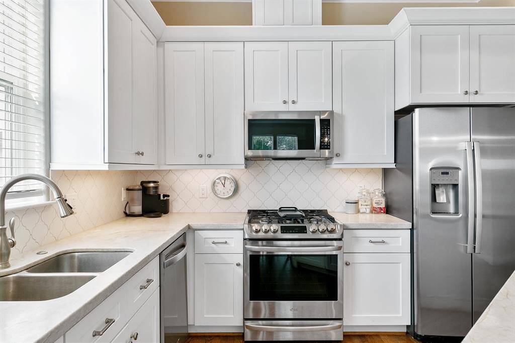 Kitchen Breakfast Bar