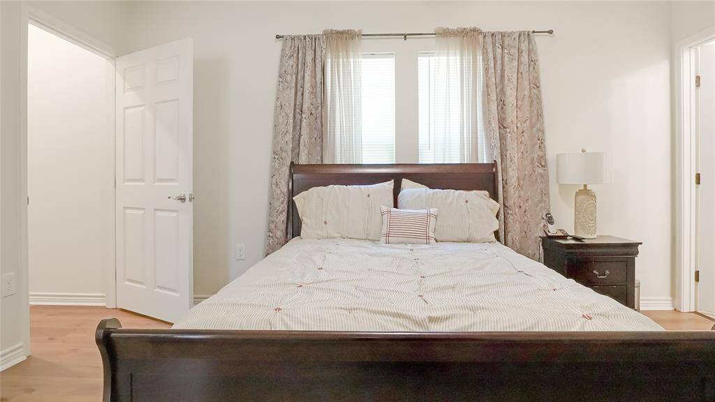 The owner's suite is spacious and consists of a walk-in closet, an additional closet and an in-suite bathroom.