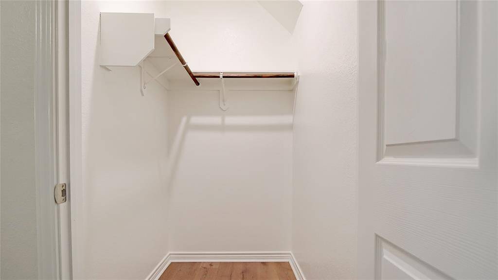The owner's suite is spacious and consists of a walk-in closet, an additional closet and an in-suite bathroom.