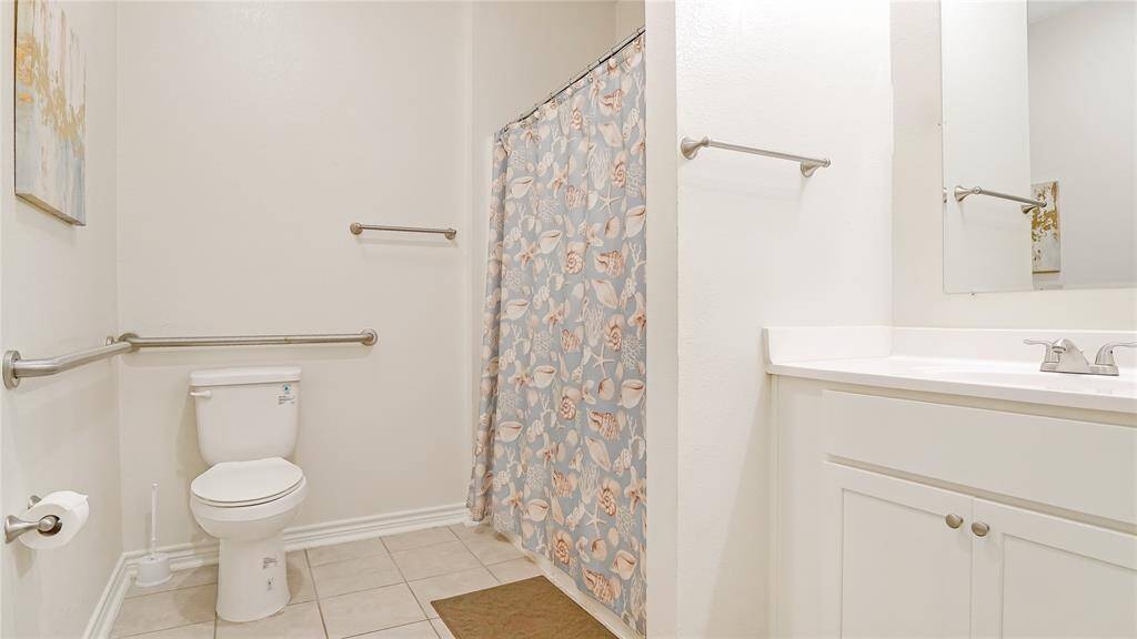 The owner's suite is spacious and consists of a walk-in closet, an additional closet and an in-suite bathroom.