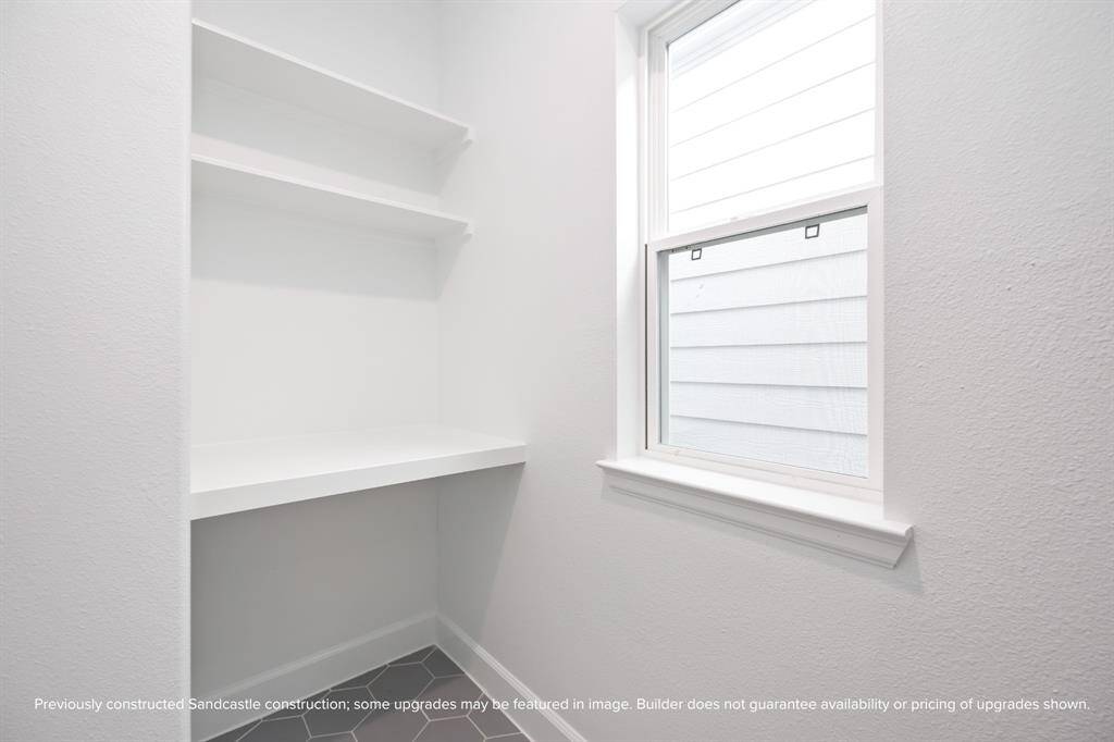Bonus shelving and a built-in folding station bring order and ease to your daily rhythm—style meets practicality in every detail.